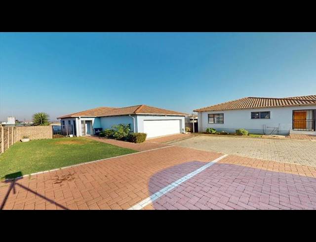 2 BEDROOM TOWNHOUSE FOR SALE IN PARKRAND